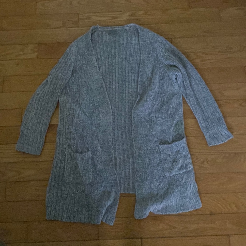 Knee length sweater in light grey size medium